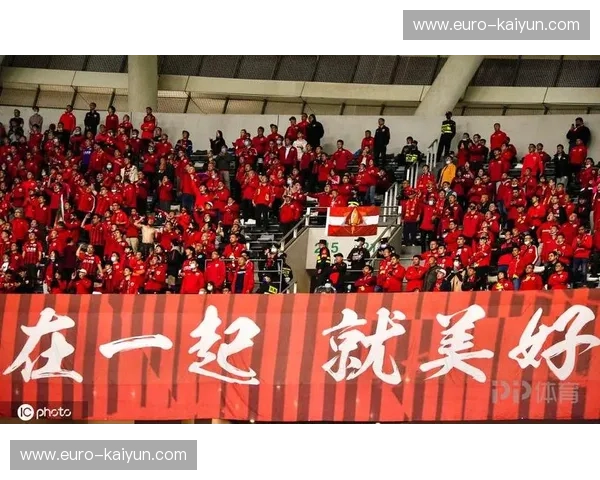 巅峰对决：当海派华丽撞上津门硬骨——上港与泰达的足球恩仇录